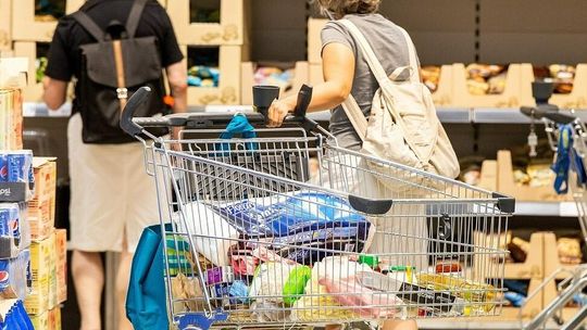 Grudzień w sklepach powinien upłynąć w miarę stabilnie. Ceny pójdą w górę, ale raczej umiarkowanie