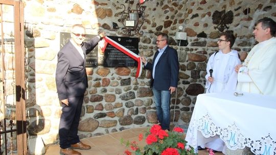 Gryfice: Osłonięcie tablicy upamiętniającej ofiary mordu OUN i UPA