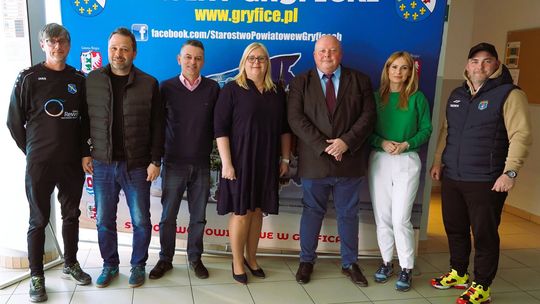 Gryfice stawiają na sport: nowy program LMS, klub w planach i nabory do klas piłkarskich oraz siatkarskich