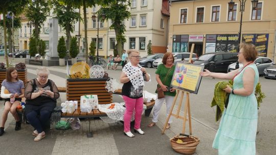 Gryfice: Światowy Dzień Dziergania w Miejscach Publicznych!