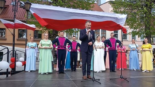 Gryfice uczciły Konstytucję 3 Maja. Był przemarsz, występy i wspólny polonez