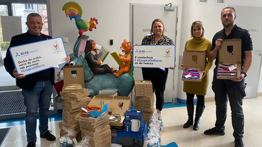 „Hej, widzimy Was!”. Tak Czapki od serca otulają jesienią najmłodszych pacjentów