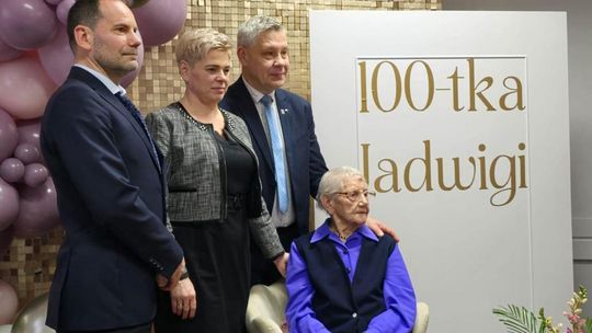 Honorowe świadczenie KRUS dla stuletniej Pani Jadwigi