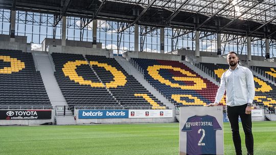 Hurtostal2 gra z Pogonią