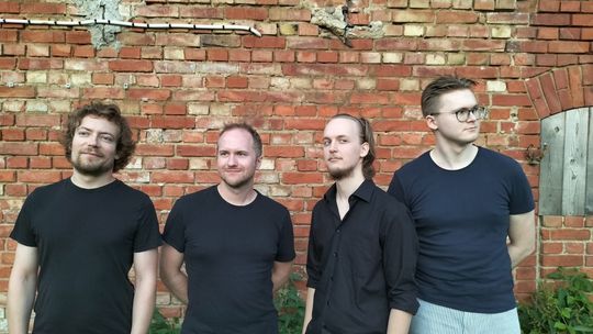 Improwizowane wieczory teatralno-jazzowe. Wojciech Stanisz Quartet w Wiosce Artystycznej Janowo