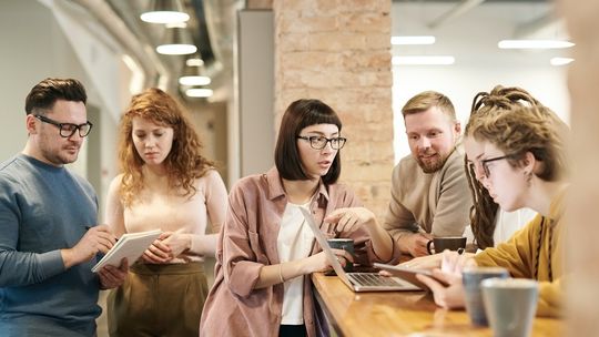 Inflacja i drożyzna. Czy firmy zrezygnują z wyjazdów integracyjnych?