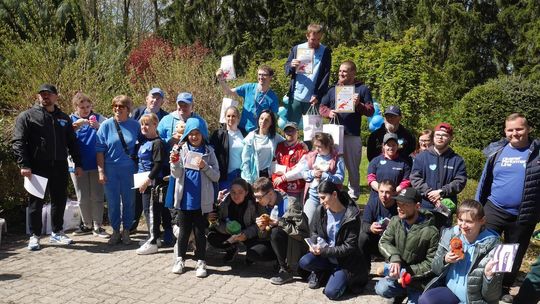 Integracyjne Biegi Przełajowe w Waniorowie połączyły sport, radość i świadomość autyzmu