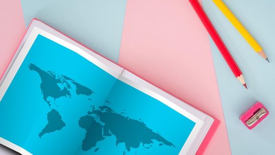Jak atlas szkolny pomaga lepiej zrozumieć historię i geografię?