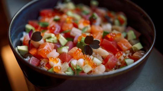 Jak catering dietetyczny ProszeZdrowie może poprawić poziom energii i samopoczucie przez dietę roślinną?