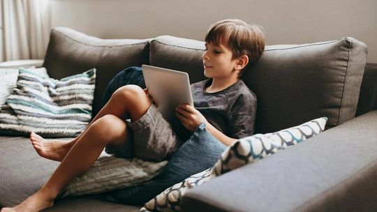 Jak chronić dzieci, gdy świat bombarduje bodźcami?