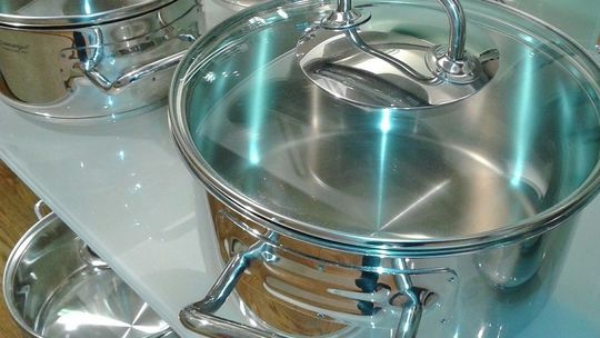 Jak dbać o naczynia oraz inne wyroby ze stali nierdzewnej? To wyjątkowy materiał, wymagający odpowiedniego podejścia
