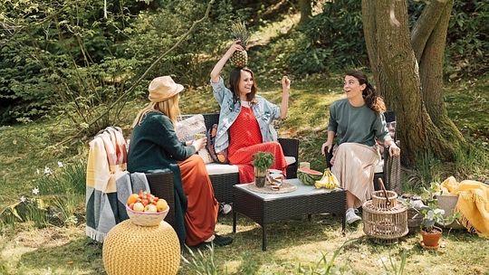 Jak dobrać meble ogrodowe i urządzić miejsce wypoczynku?