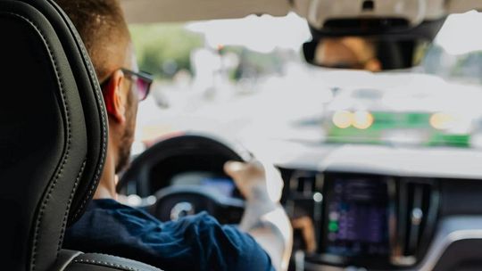 Jak obcokrajowiec może szybko i sprawnie zarejestrować swój pojazd w Polsce?