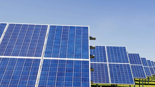 Jak przyciągnąć kandydatów do pracy w sektorze OZE? Jest na to kilka sposobów