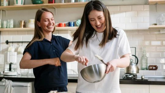 Jak przygotować spotkanie dla bliskich i nie stracić kontroli nad domowym budżetem