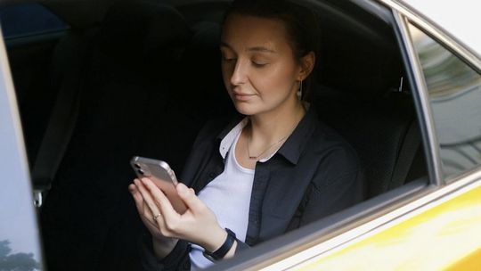 Jak rozpoznać bezpieczną taksówkę? Co to oznacza dla pasażera?