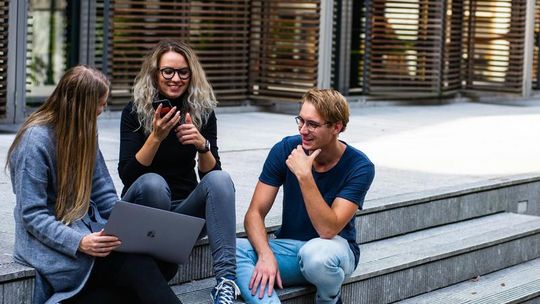 Jak studenci w Polsce i Czechach podchodzą do oszczędzania i inwestowania.