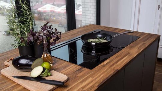Jak wybrać blat i szafkę pod płytę kuchenną?