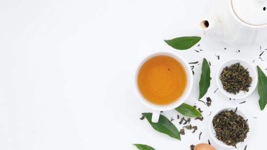 Jak wybrać dobrą herbatę liściastą, gdy każda wygląda podobnie?