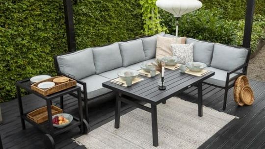 Jak wybrać zestaw wypoczynkowy na taras?