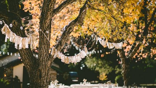 Jak wykorzystać mobilną stację zasilania podczas imprez plenerowych?