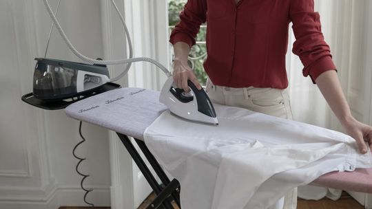 Jak wyprasować koszulę szybko i bez zagnieceń?