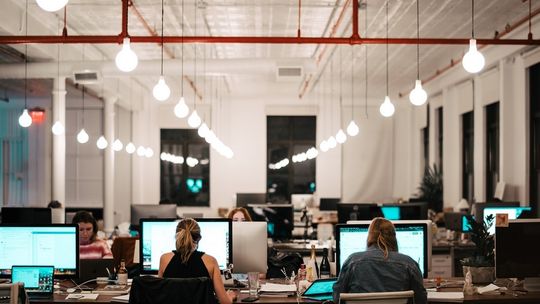 Jak zapobiegać dużej rotacji pracowników w firmie?