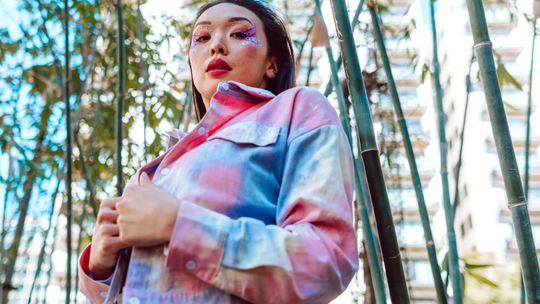 Jak zrobić jesienną koszulkę w stylu tie-dye?