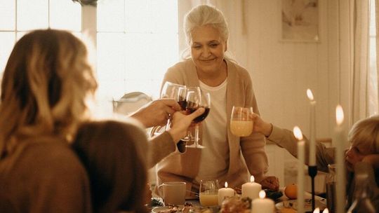 Jakie zabiegi kosmetyczne dla 60-latki - co wybrać