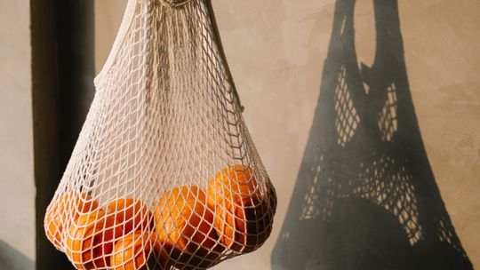 Jednorazówki, woreczki i inne foliówki. Sprawdź, dlaczego warto z nich rezygnować