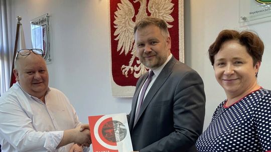 Jest umowa na przygotowanie, dostawę i wydawanie posiłków dla uczniów szkół w Gminie Gryfice