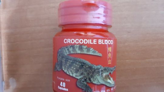 Kapsułki z krwią krokodyla w przesyłce pocztowej