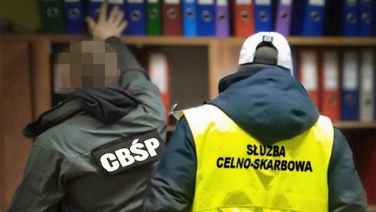 KAS i CBŚP rozbiły grupę wystawiającą fikcyjne faktury VAT