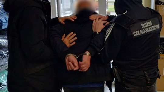 KAS i CBŚP rozbiły zorganizowaną grupę przestępczą, która prała pieniądze i wystawiała puste faktury VAT