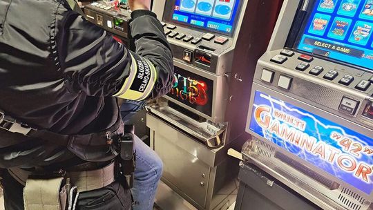 KAS likwiduje nielegalny salon hazardowy w Myśliborzu