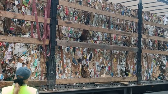 KAS zatrzymała transport 25 ton nielegalnych odpadów ze Szwecji