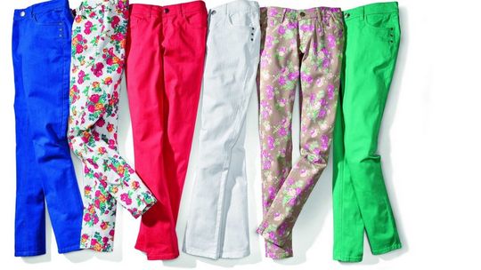 Kolorowe spodnie – hot or not? 