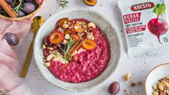 Kolorowy pudding ryżowy z karmelizowaną śliwką