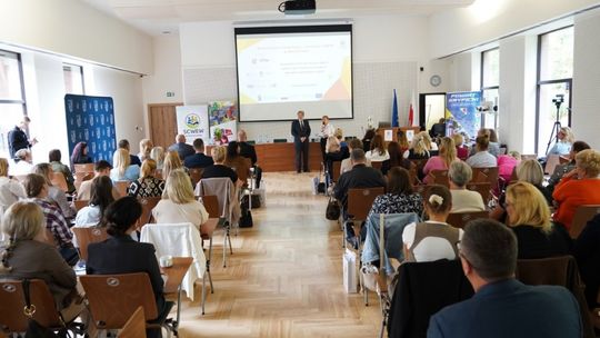 Konferencja inaugurująca działanie Specjalistycznego Centrum Wspierającego Edukację Włączającą w Waniorowie pod hasłem „Budujemy mosty do lepszej jakości nauki, czyli o inkluzji w edukacji oraz roli i zadaniach SCWEW”