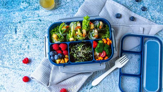 Koniec z jedzeniem „jako tako”! Postaw na japońskie bento – warto z co najmniej 5 powodów