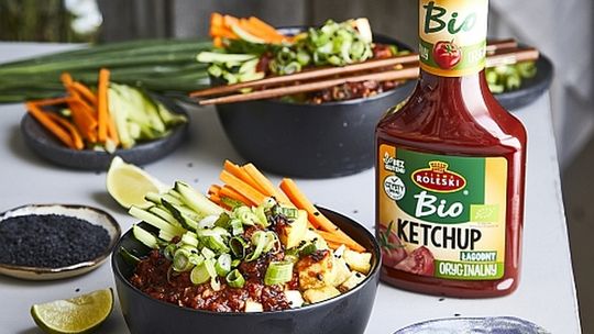 Koreańskie tofu z jaśminowym ryżem, sosem oraz dodatkiem ketchupu oryginalnego BIO Roleski