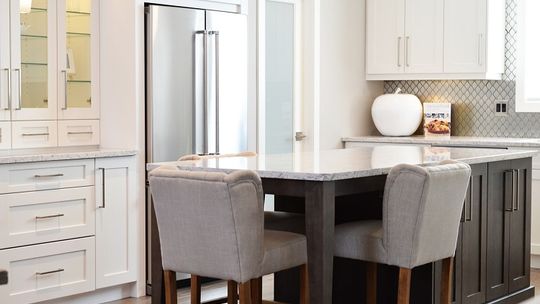 Krzesła barowe nowoczesnym rozwiązaniem w twoim domu