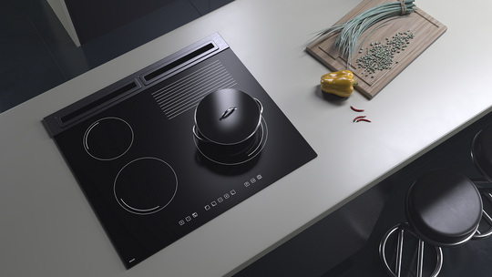 Kuchnia rodem z filmu science fiction: kuchenka gazowa gaz pod szkłem i nowoczesny okap wykrywający gotowanie