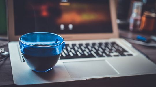 Laptopy powystawowe – tania opcja na dobry laptop