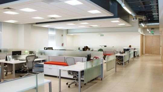 Leasing oświetlenia – jakie korzyści niesie dla firm i inwestorów?