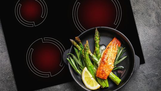 Letnia kuchnia w ogrodzie – gotuj, odpoczywaj i ciesz się chwilą