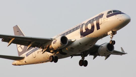 LOT żegna Embraery E170 po 22 latach wspólnych podróży