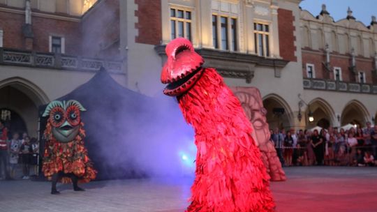 Magia i sztuka po zmierzchu z Krakowskim Teatrem Ulicznym Scena Kalejdoskop