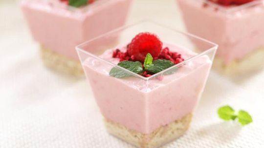 Malinowe mini serniczki