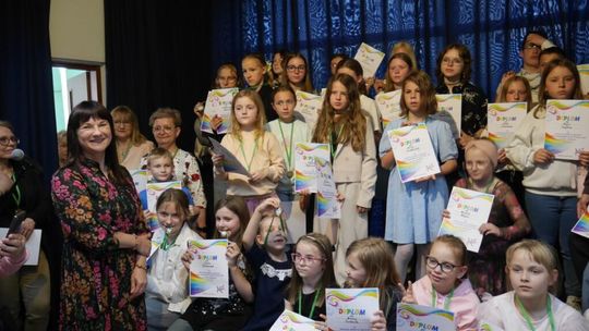 „Malujemy by malować” wyjątkowy wernisaż w gryfickiej bibliotece